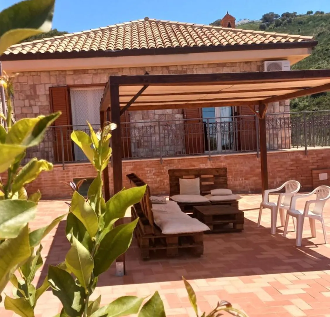 Villa Verde Чефалу 0*,